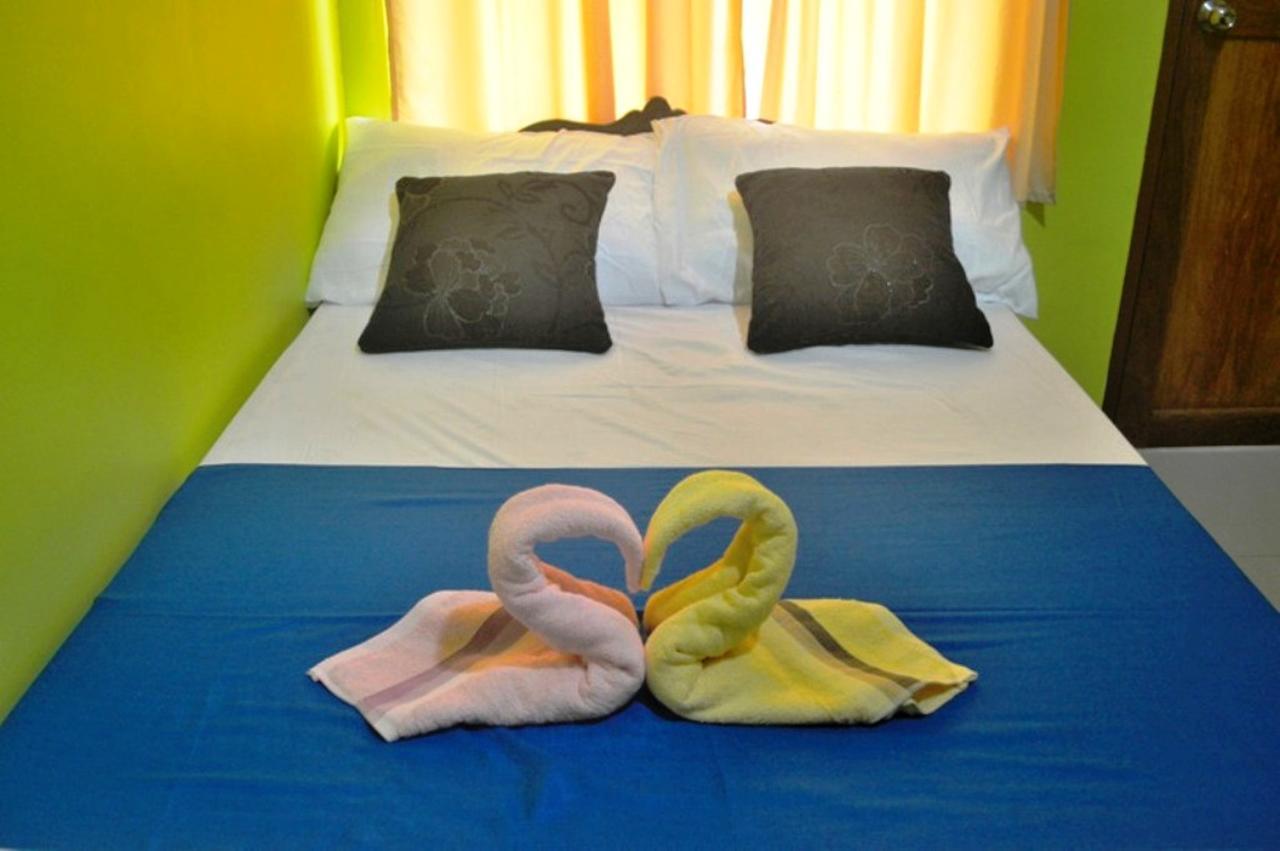 Amelia Homestay プエルト・プリンセサ エクステリア 写真